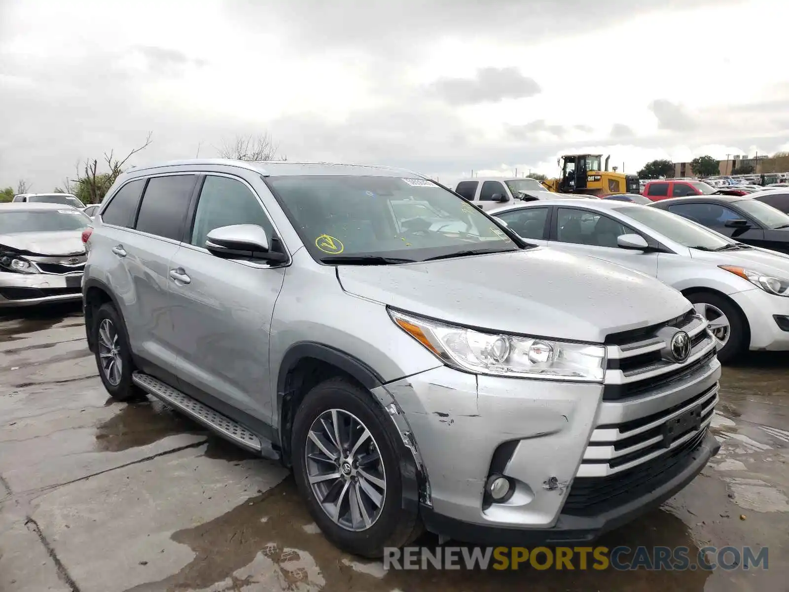 1 Photograph of a damaged car 5TDKZRFH2KS572560 TOYOTA HIGHLANDER 2019