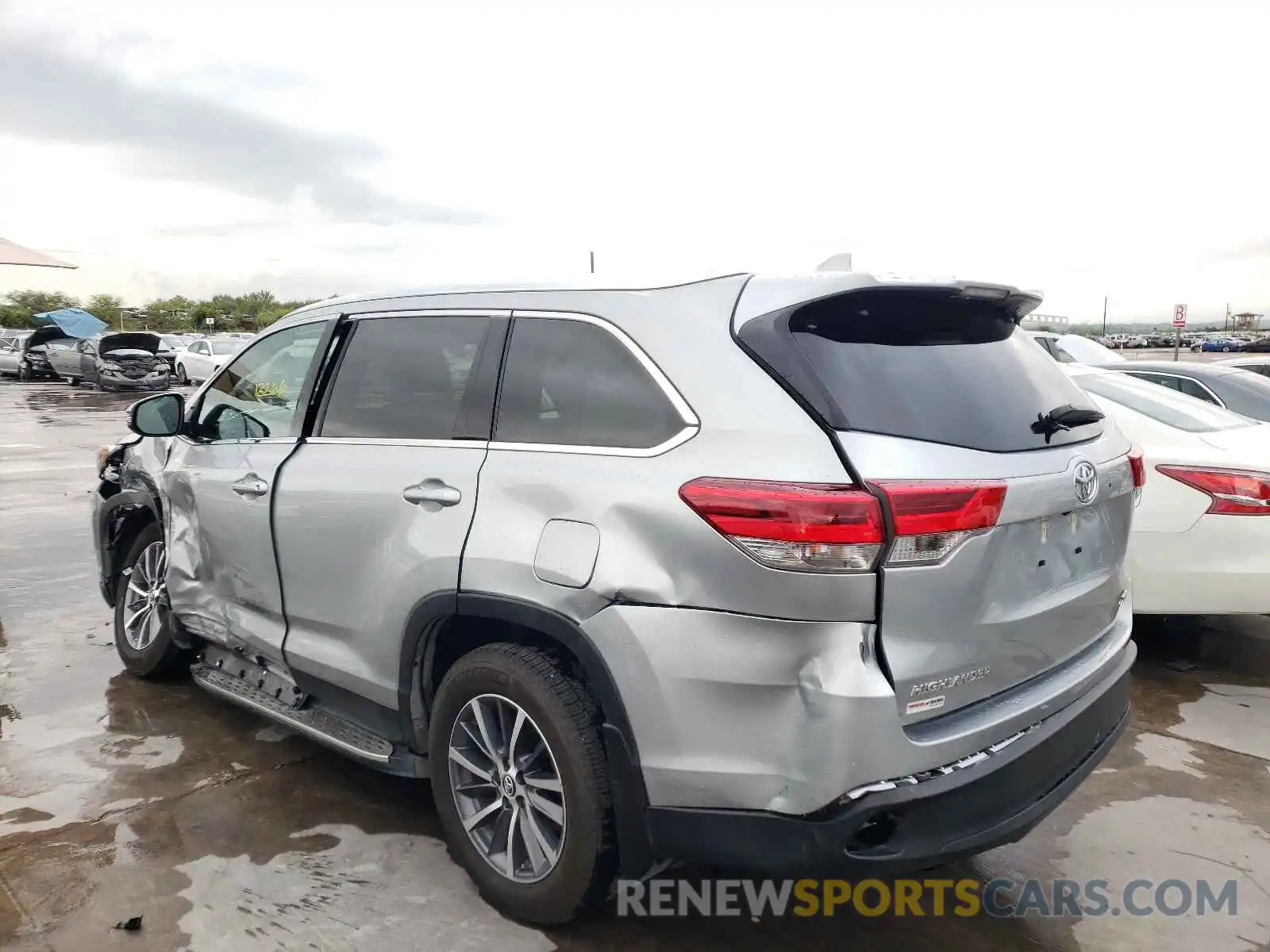 3 Photograph of a damaged car 5TDKZRFH2KS572560 TOYOTA HIGHLANDER 2019