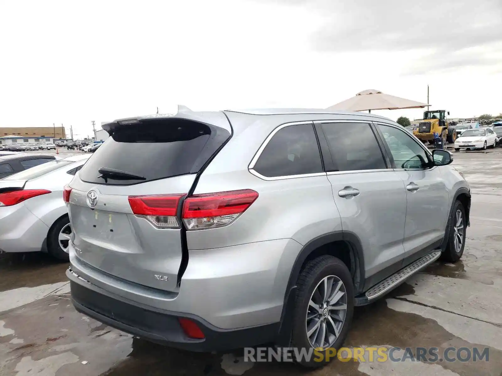 4 Photograph of a damaged car 5TDKZRFH2KS572560 TOYOTA HIGHLANDER 2019