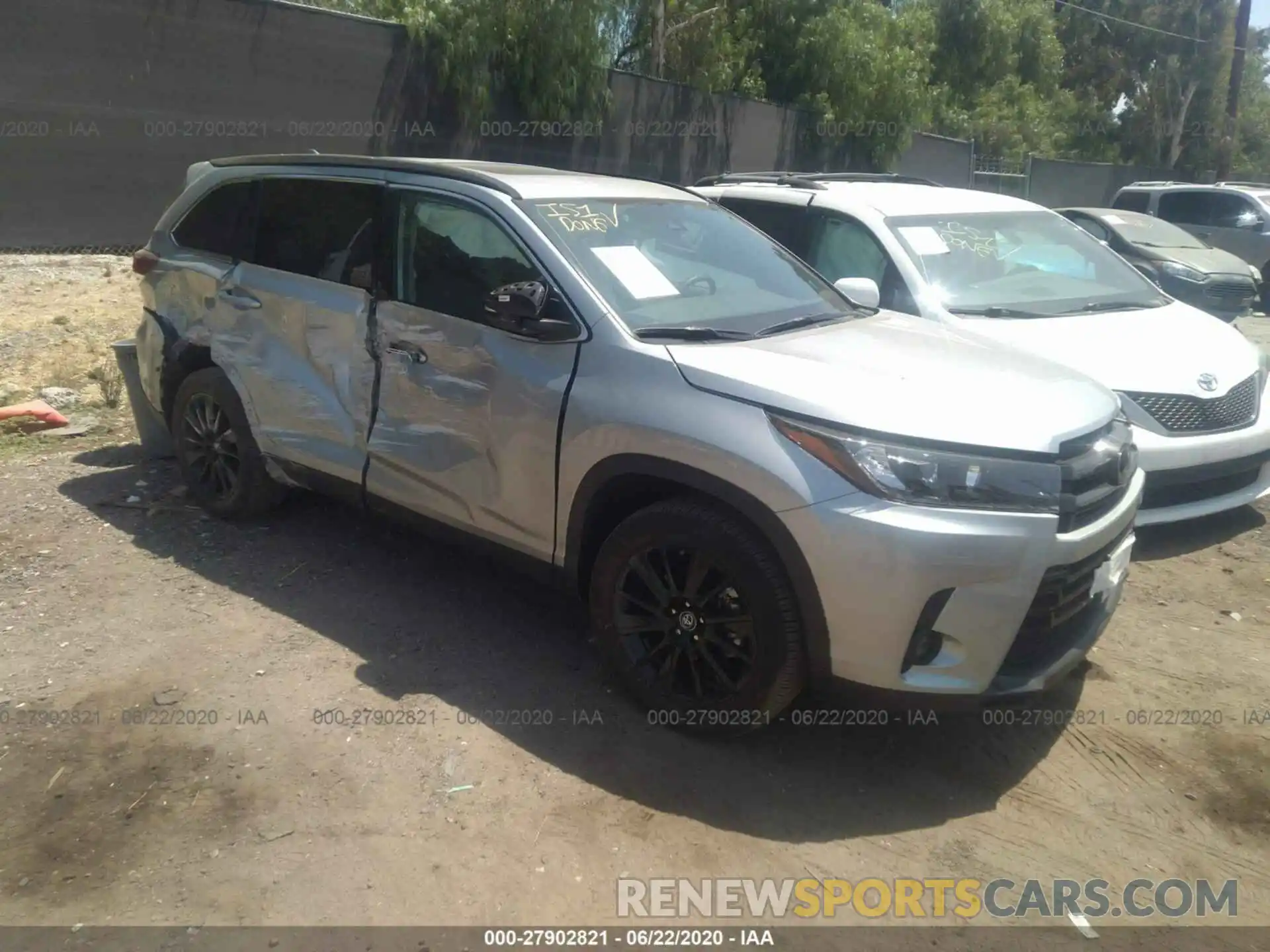 1 Photograph of a damaged car 5TDKZRFH2KS573174 TOYOTA HIGHLANDER 2019