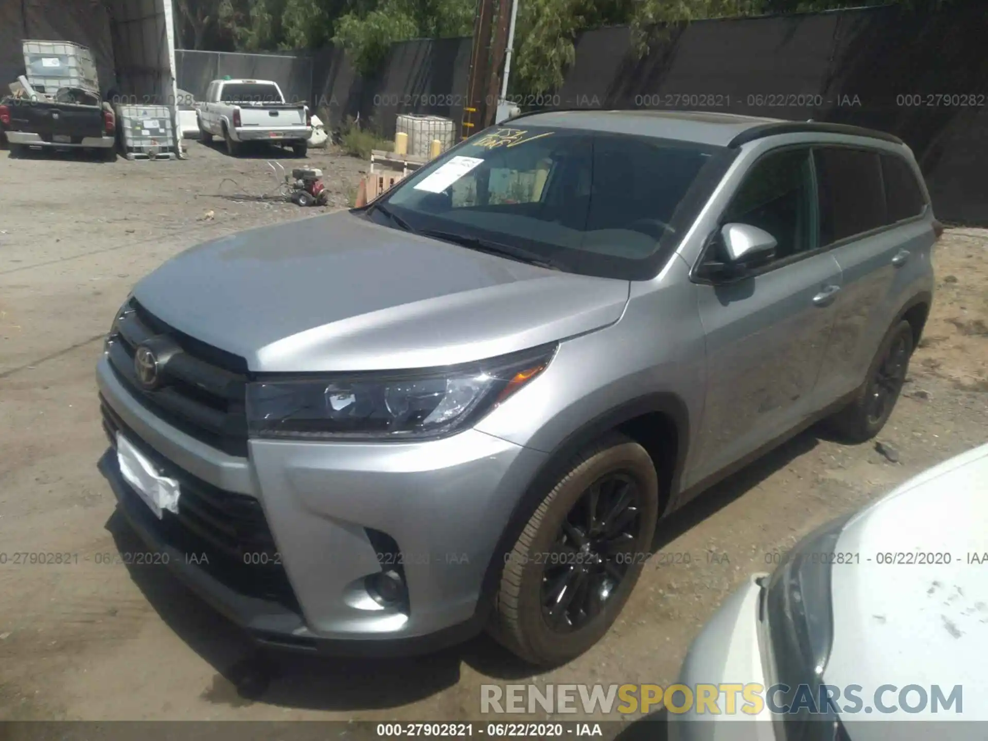 2 Photograph of a damaged car 5TDKZRFH2KS573174 TOYOTA HIGHLANDER 2019