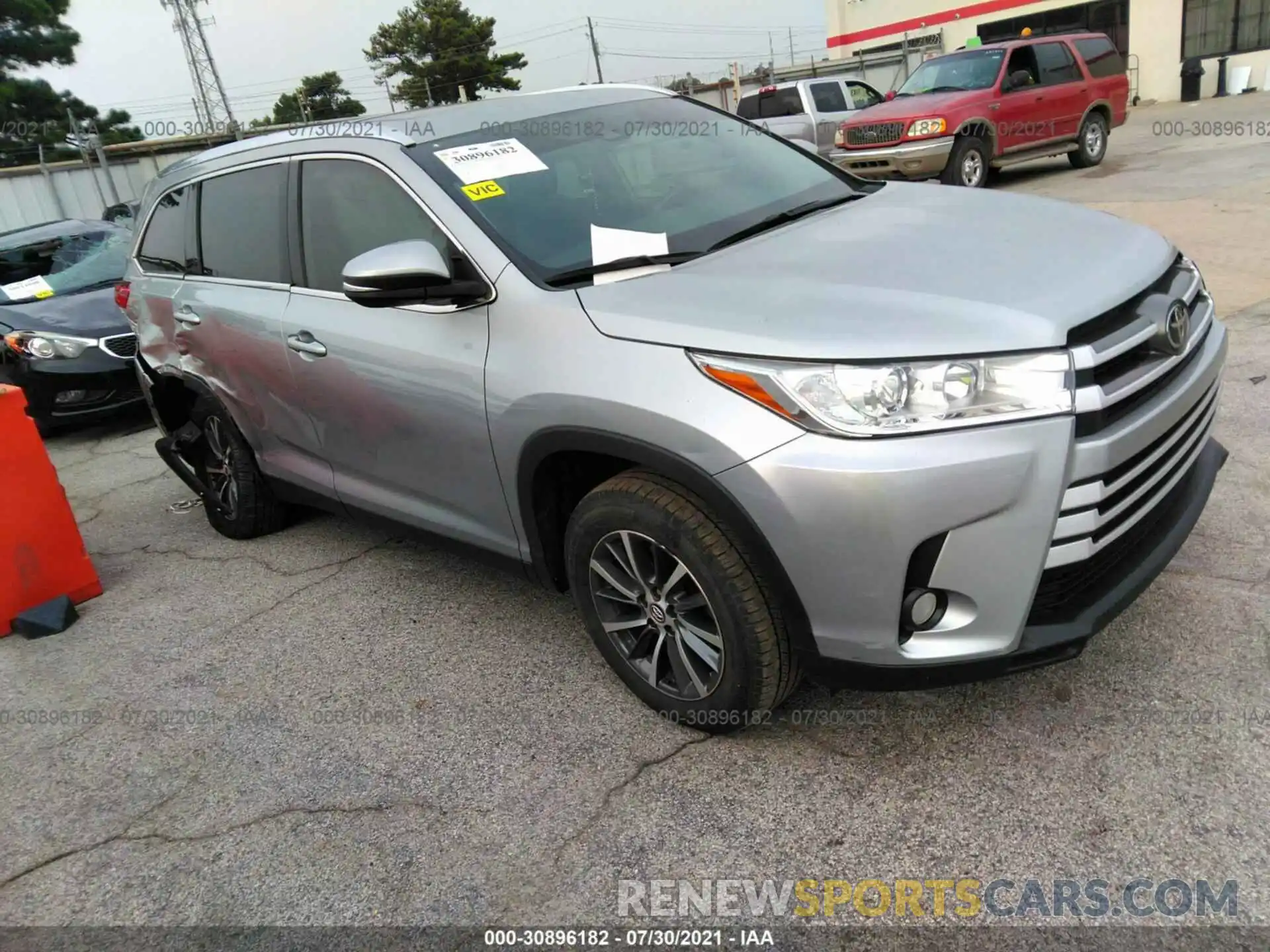 1 Photograph of a damaged car 5TDKZRFH2KS573367 TOYOTA HIGHLANDER 2019