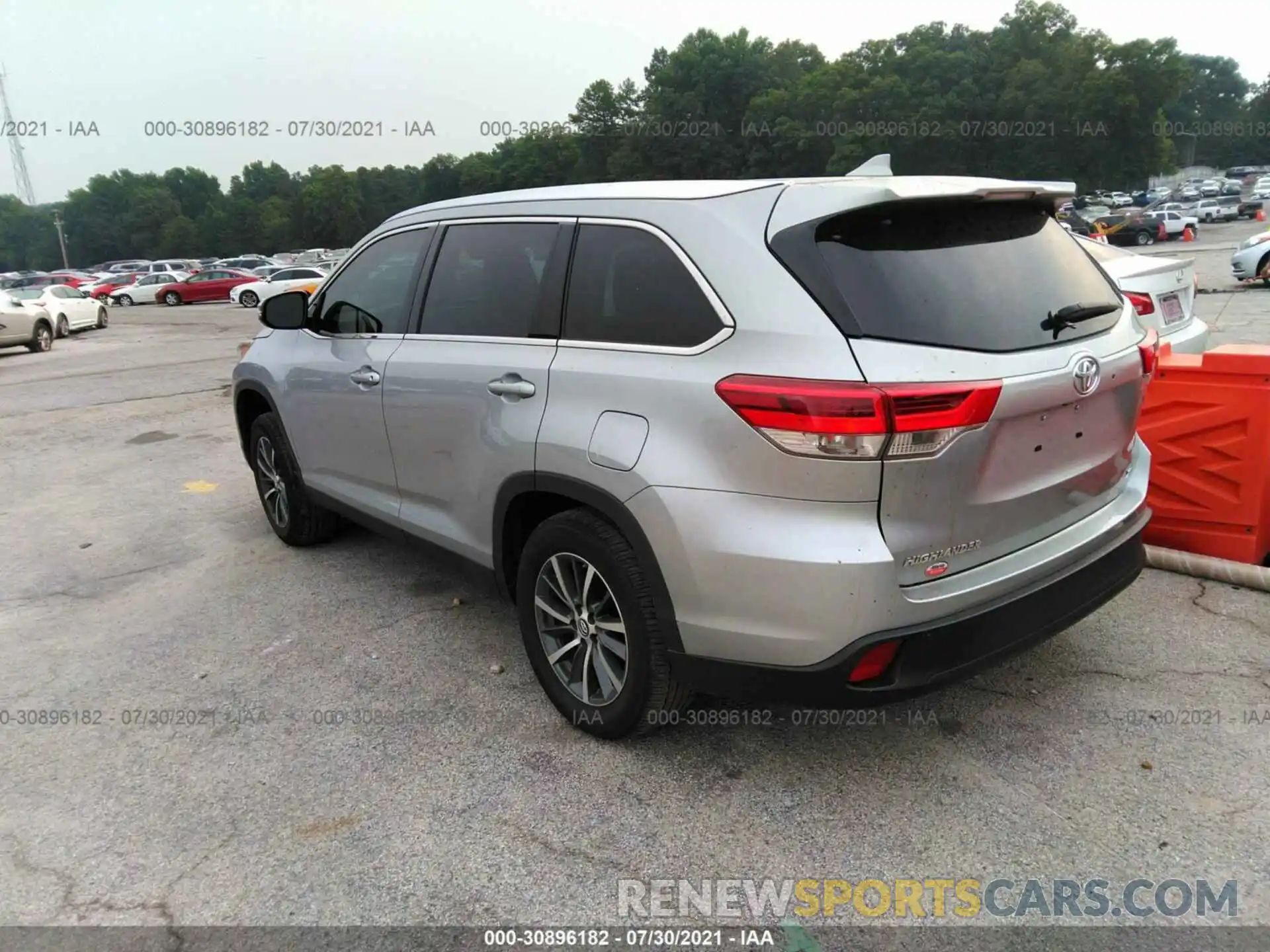 3 Photograph of a damaged car 5TDKZRFH2KS573367 TOYOTA HIGHLANDER 2019