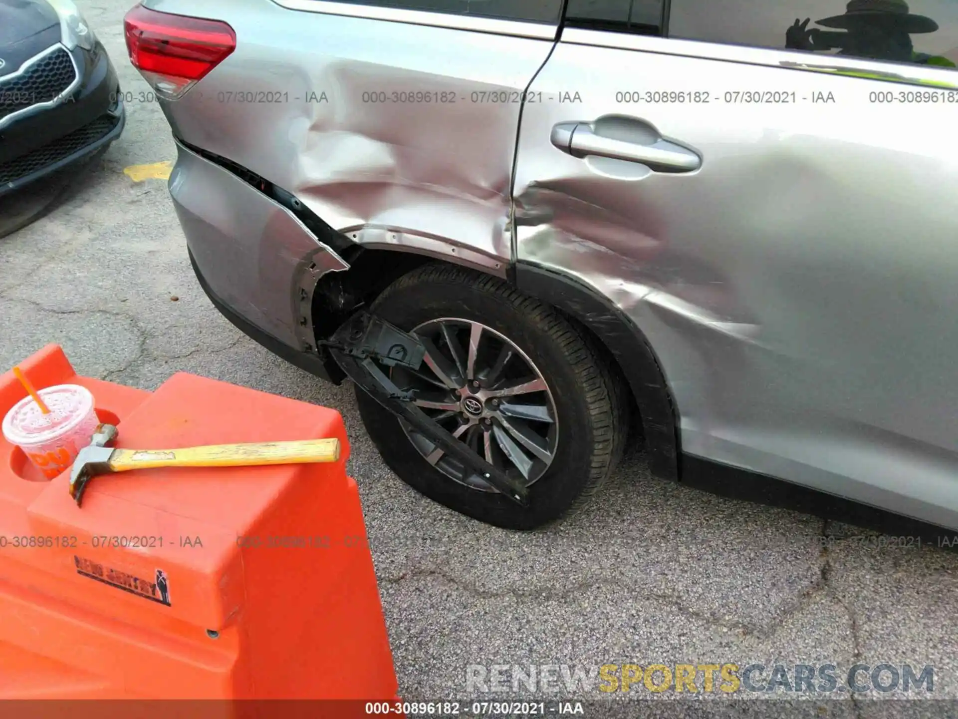 6 Photograph of a damaged car 5TDKZRFH2KS573367 TOYOTA HIGHLANDER 2019