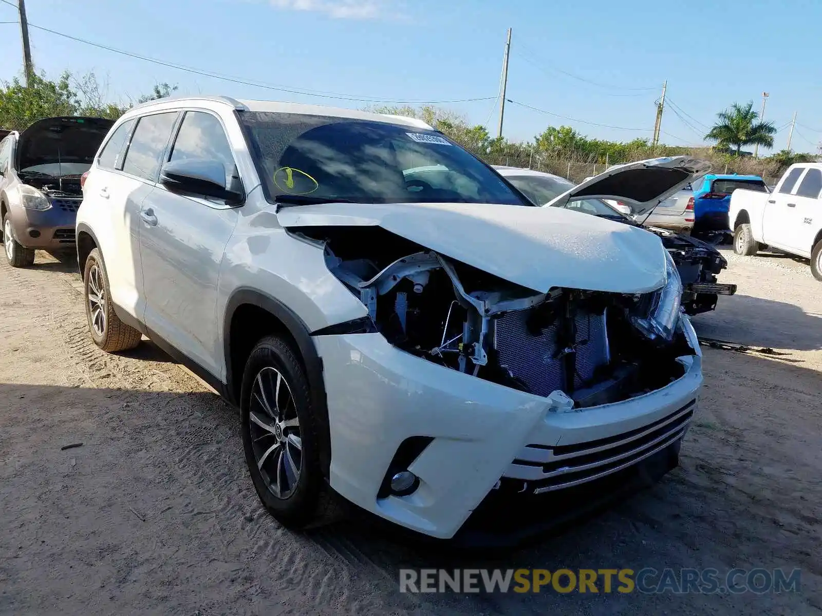 1 Photograph of a damaged car 5TDKZRFH2KS574549 TOYOTA HIGHLANDER 2019