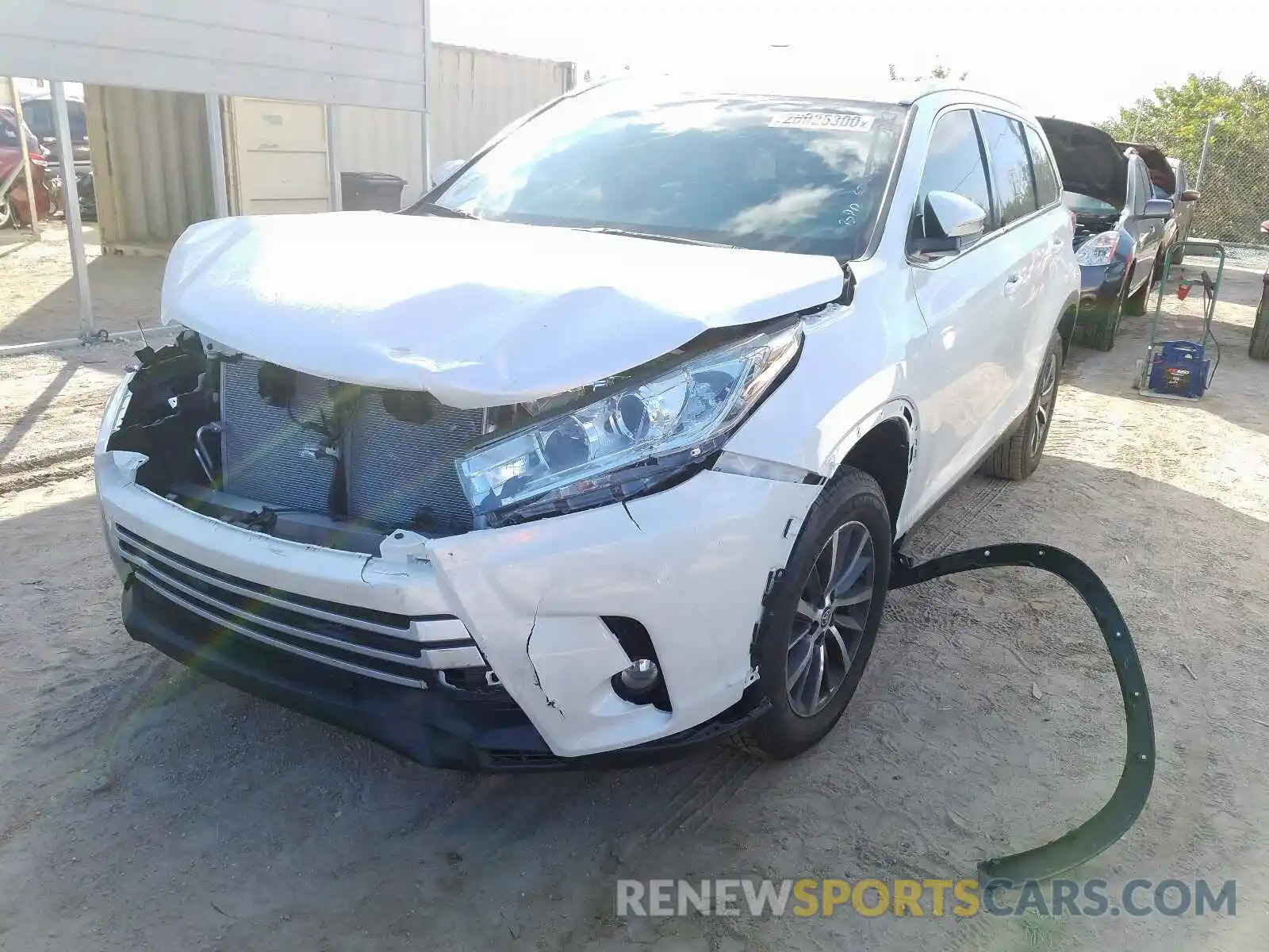 2 Photograph of a damaged car 5TDKZRFH2KS574549 TOYOTA HIGHLANDER 2019