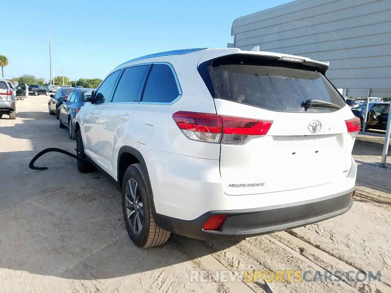 3 Photograph of a damaged car 5TDKZRFH2KS574549 TOYOTA HIGHLANDER 2019