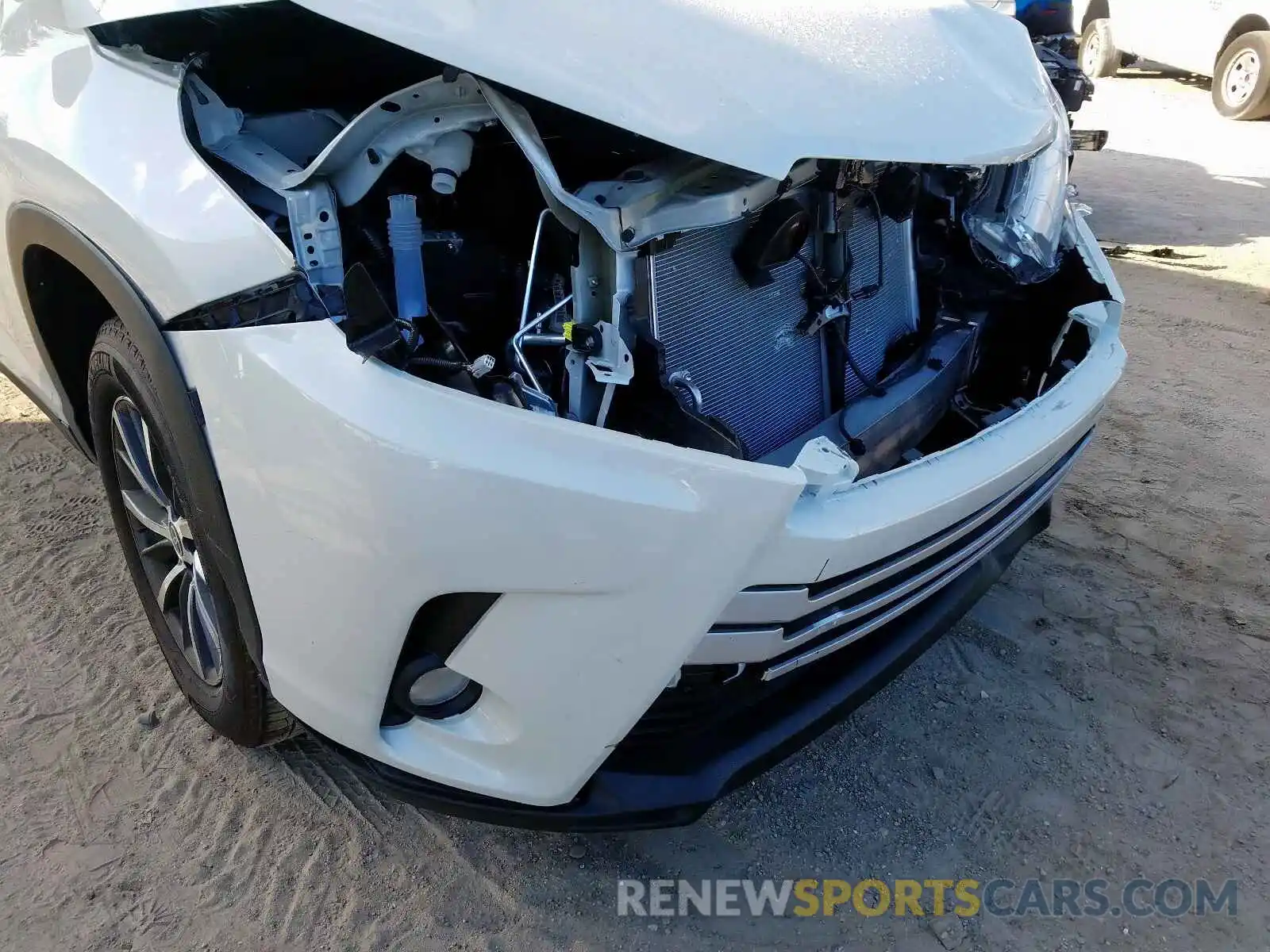 9 Photograph of a damaged car 5TDKZRFH2KS574549 TOYOTA HIGHLANDER 2019