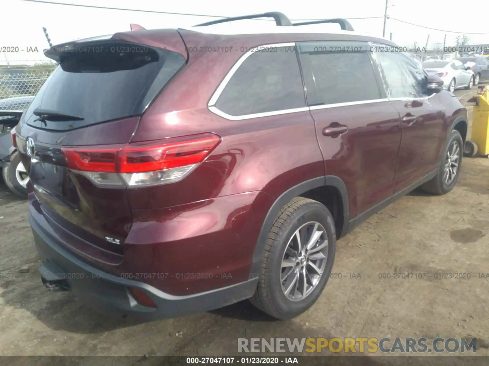 4 Photograph of a damaged car 5TDKZRFH3KS289956 TOYOTA HIGHLANDER 2019