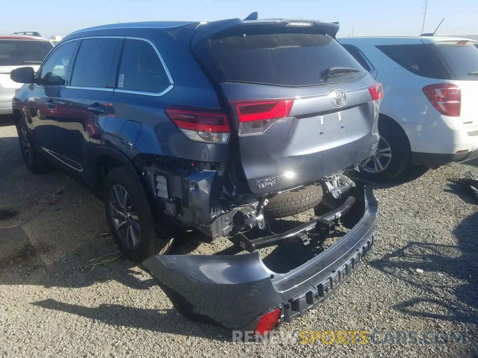 3 Фотография поврежденного автомобиля 5TDKZRFH3KS300499 TOYOTA HIGHLANDER 2019