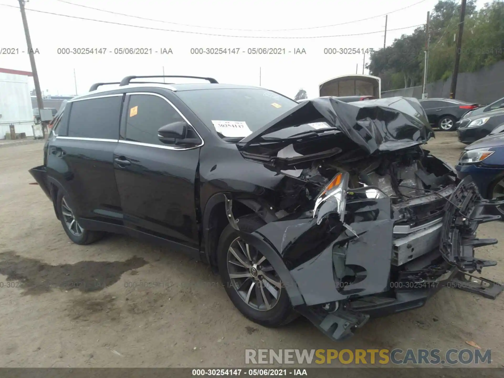 1 Photograph of a damaged car 5TDKZRFH3KS300731 TOYOTA HIGHLANDER 2019