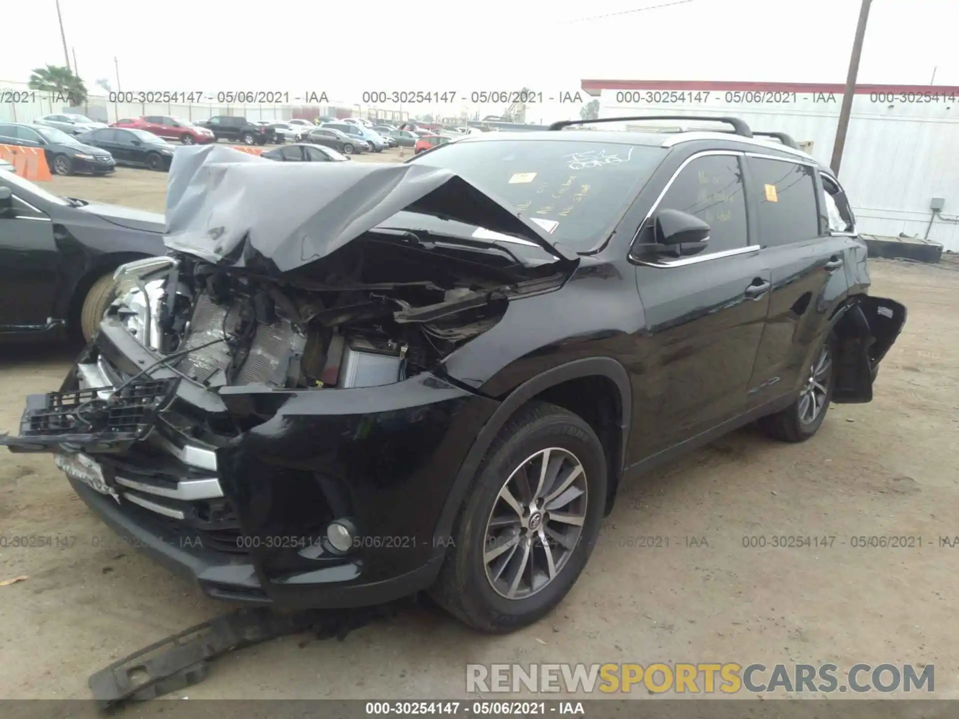 2 Photograph of a damaged car 5TDKZRFH3KS300731 TOYOTA HIGHLANDER 2019