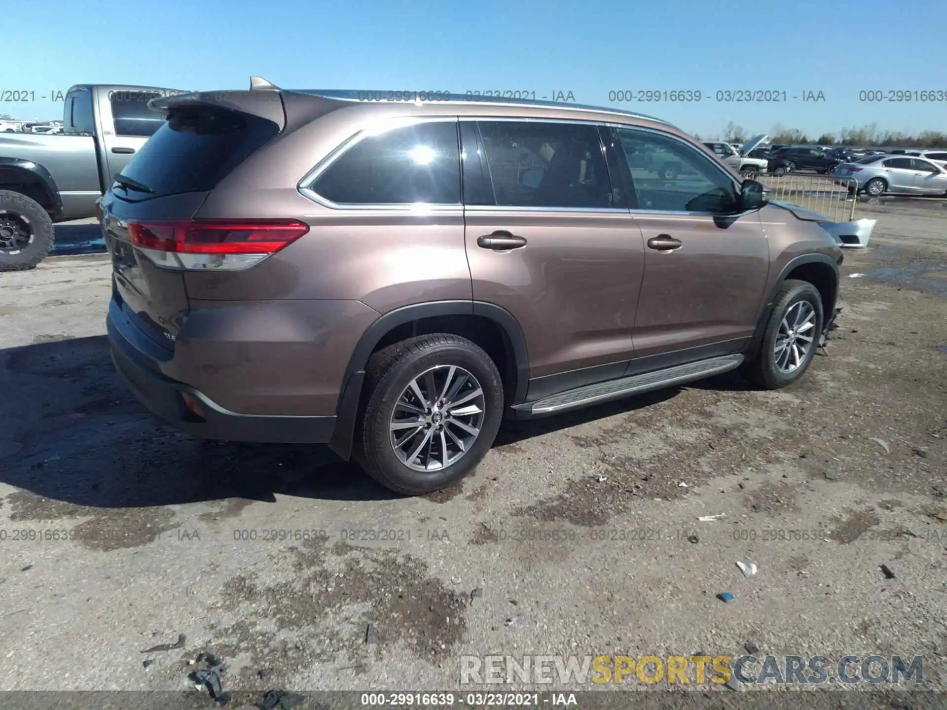 4 Photograph of a damaged car 5TDKZRFH3KS309283 TOYOTA HIGHLANDER 2019