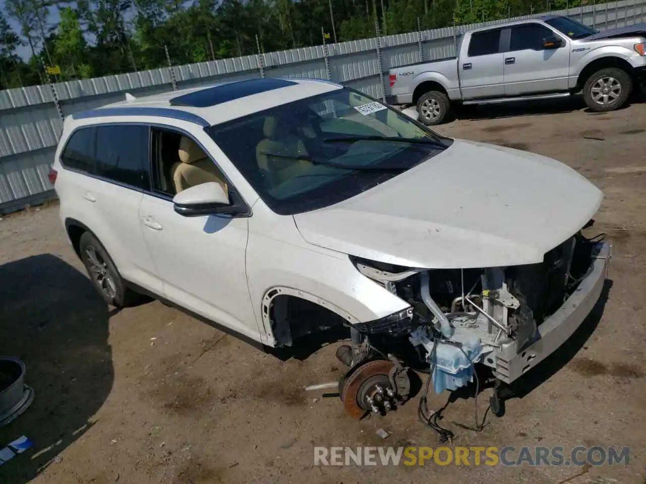 1 Photograph of a damaged car 5TDKZRFH3KS309784 TOYOTA HIGHLANDER 2019