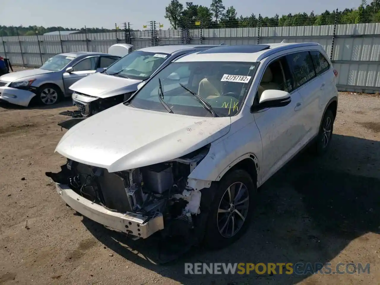 2 Photograph of a damaged car 5TDKZRFH3KS309784 TOYOTA HIGHLANDER 2019