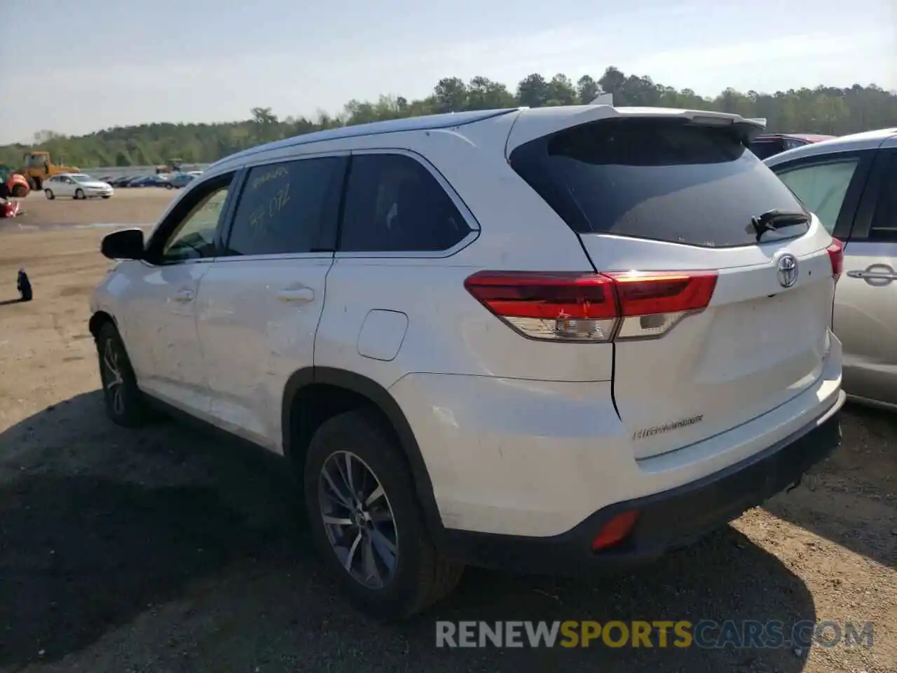 3 Photograph of a damaged car 5TDKZRFH3KS309784 TOYOTA HIGHLANDER 2019