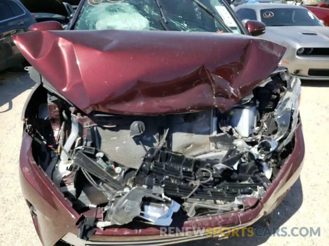 9 Photograph of a damaged car 5TDKZRFH3KS310160 TOYOTA HIGHLANDER 2019