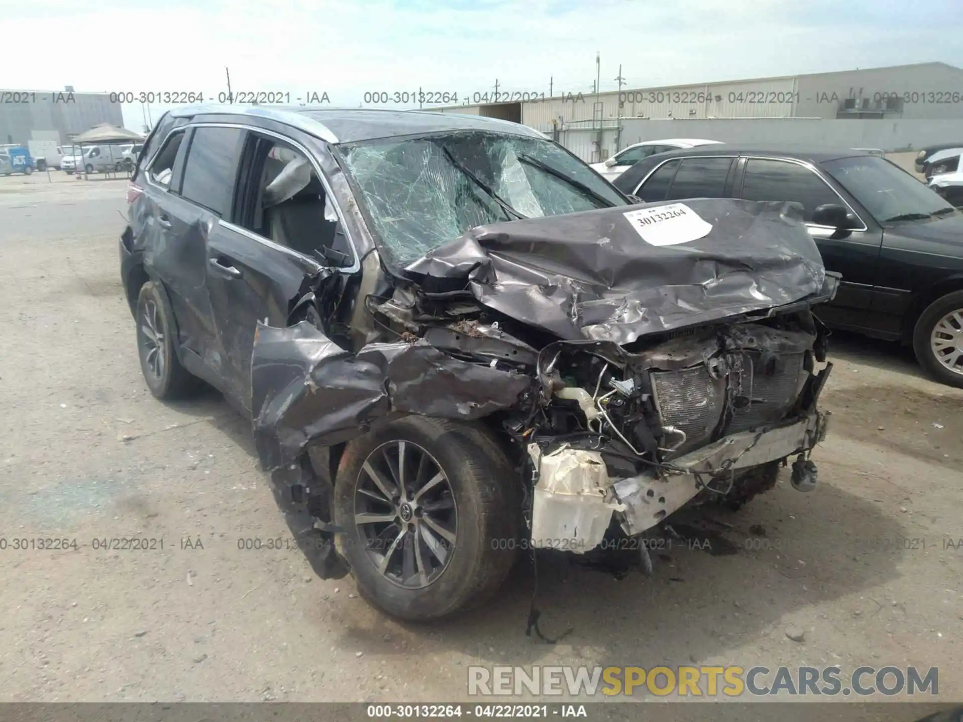 1 Photograph of a damaged car 5TDKZRFH3KS310465 TOYOTA HIGHLANDER 2019