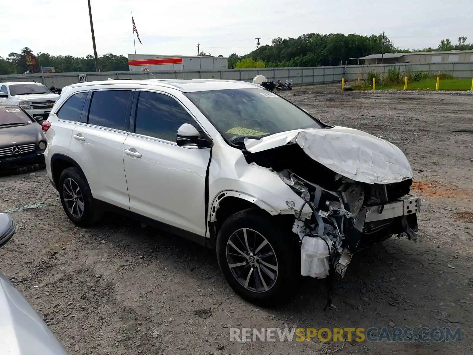 1 Photograph of a damaged car 5TDKZRFH3KS312071 TOYOTA HIGHLANDER 2019