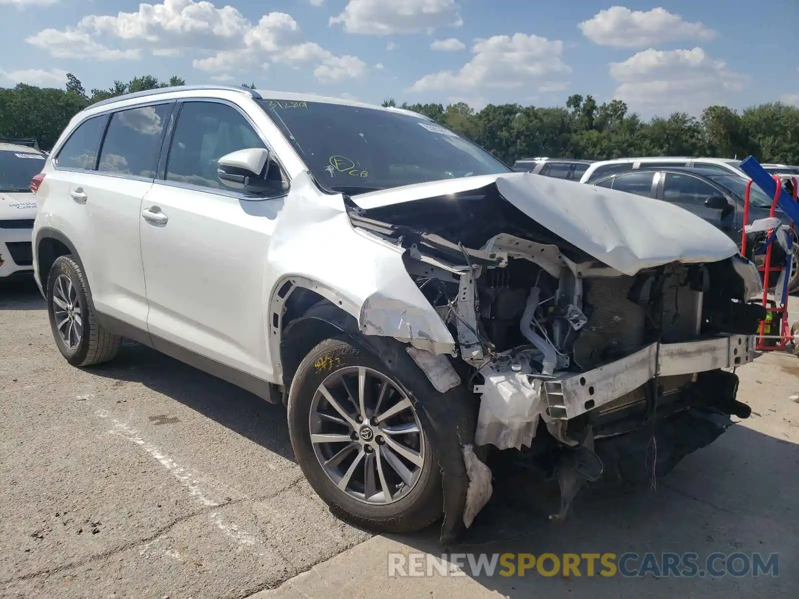 1 Photograph of a damaged car 5TDKZRFH3KS312801 TOYOTA HIGHLANDER 2019