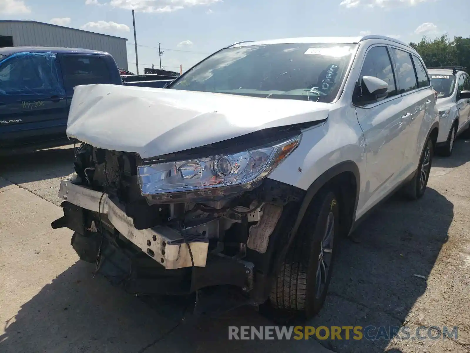 2 Photograph of a damaged car 5TDKZRFH3KS312801 TOYOTA HIGHLANDER 2019