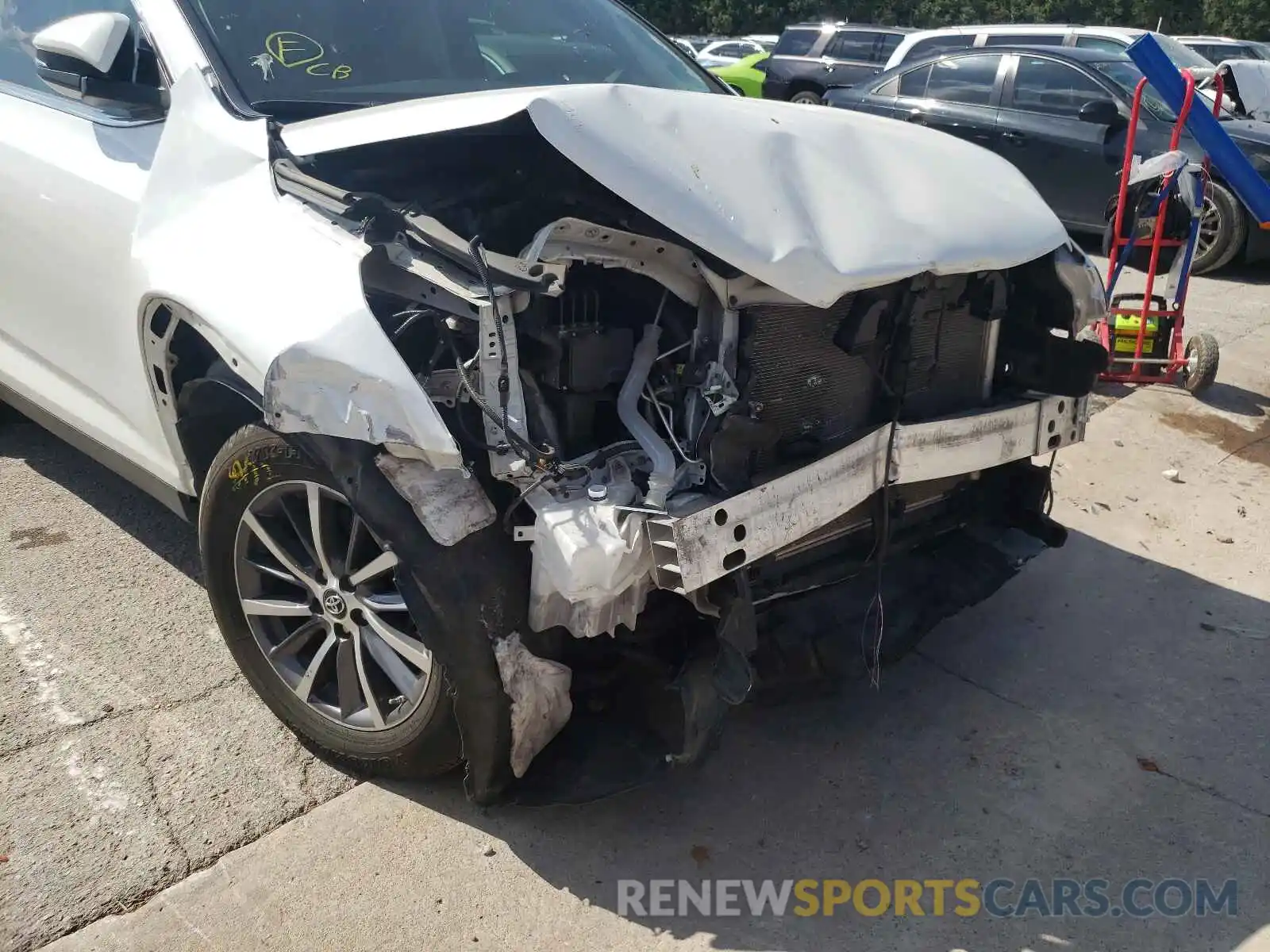 9 Photograph of a damaged car 5TDKZRFH3KS312801 TOYOTA HIGHLANDER 2019