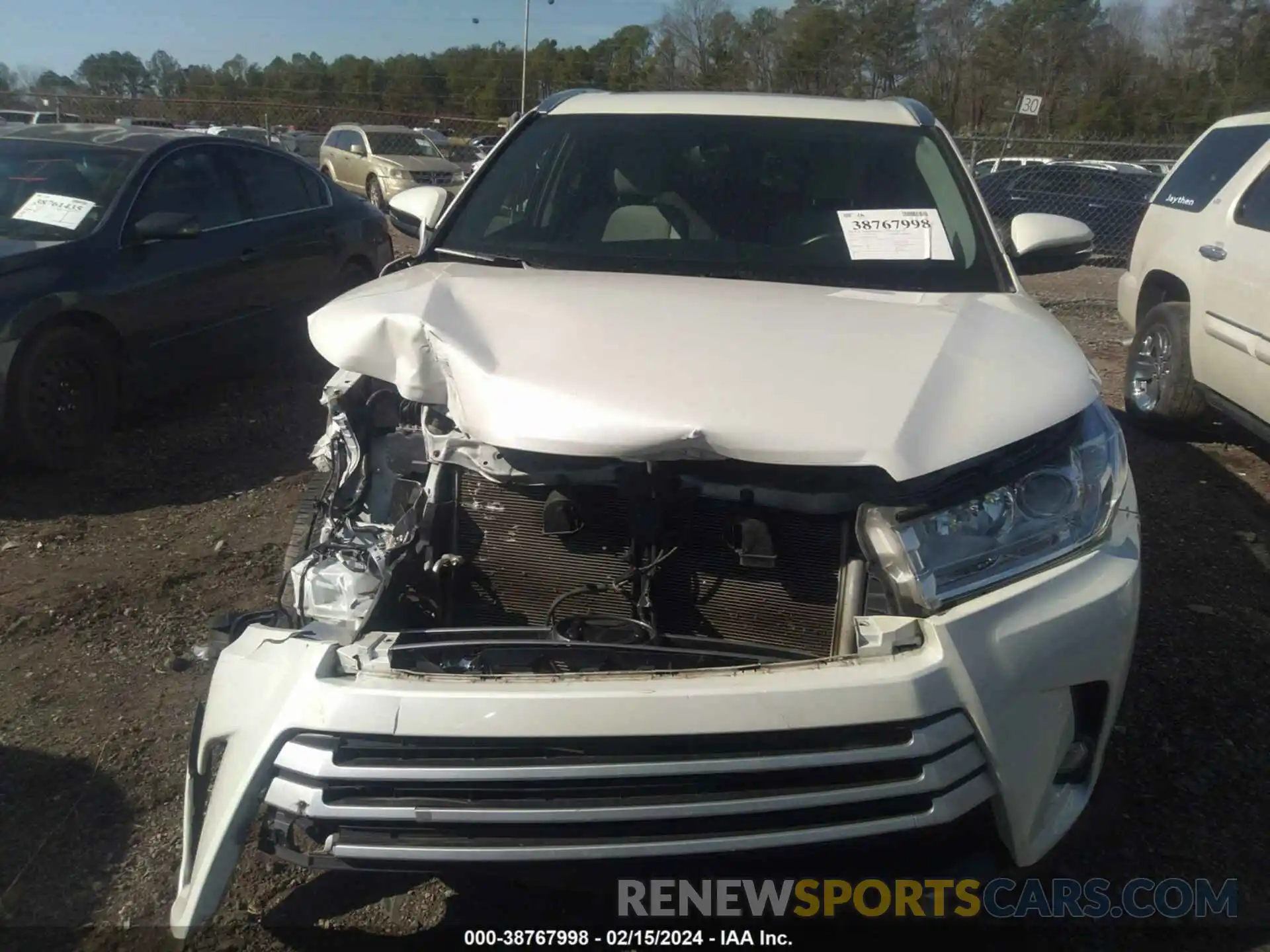 18 Photograph of a damaged car 5TDKZRFH3KS314189 TOYOTA HIGHLANDER 2019