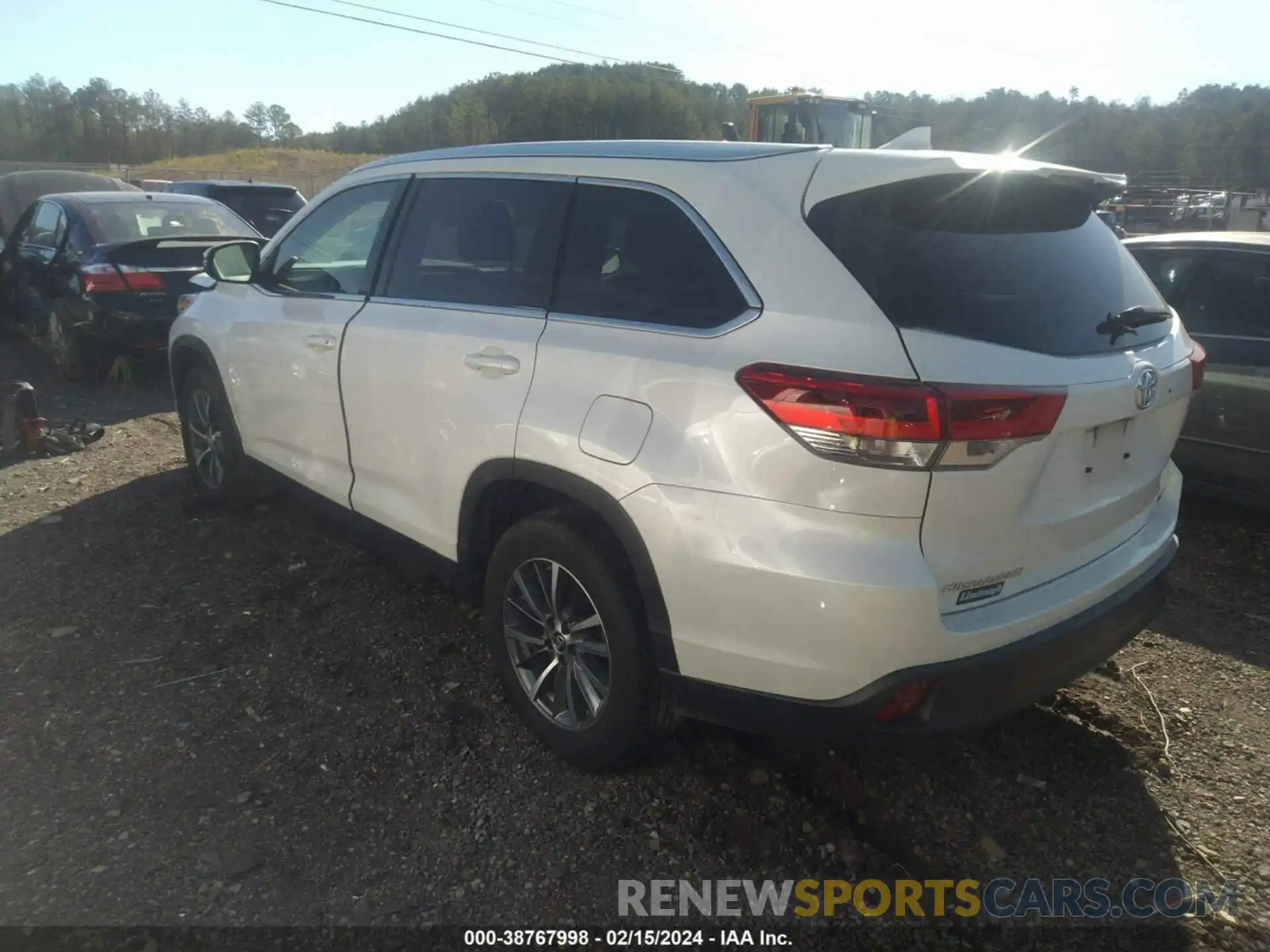 3 Photograph of a damaged car 5TDKZRFH3KS314189 TOYOTA HIGHLANDER 2019