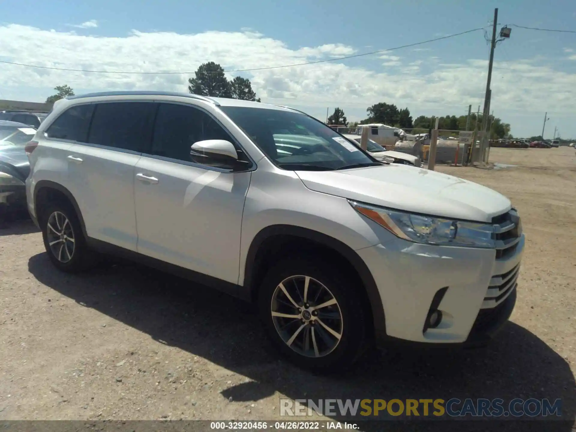 1 Photograph of a damaged car 5TDKZRFH3KS315360 TOYOTA HIGHLANDER 2019