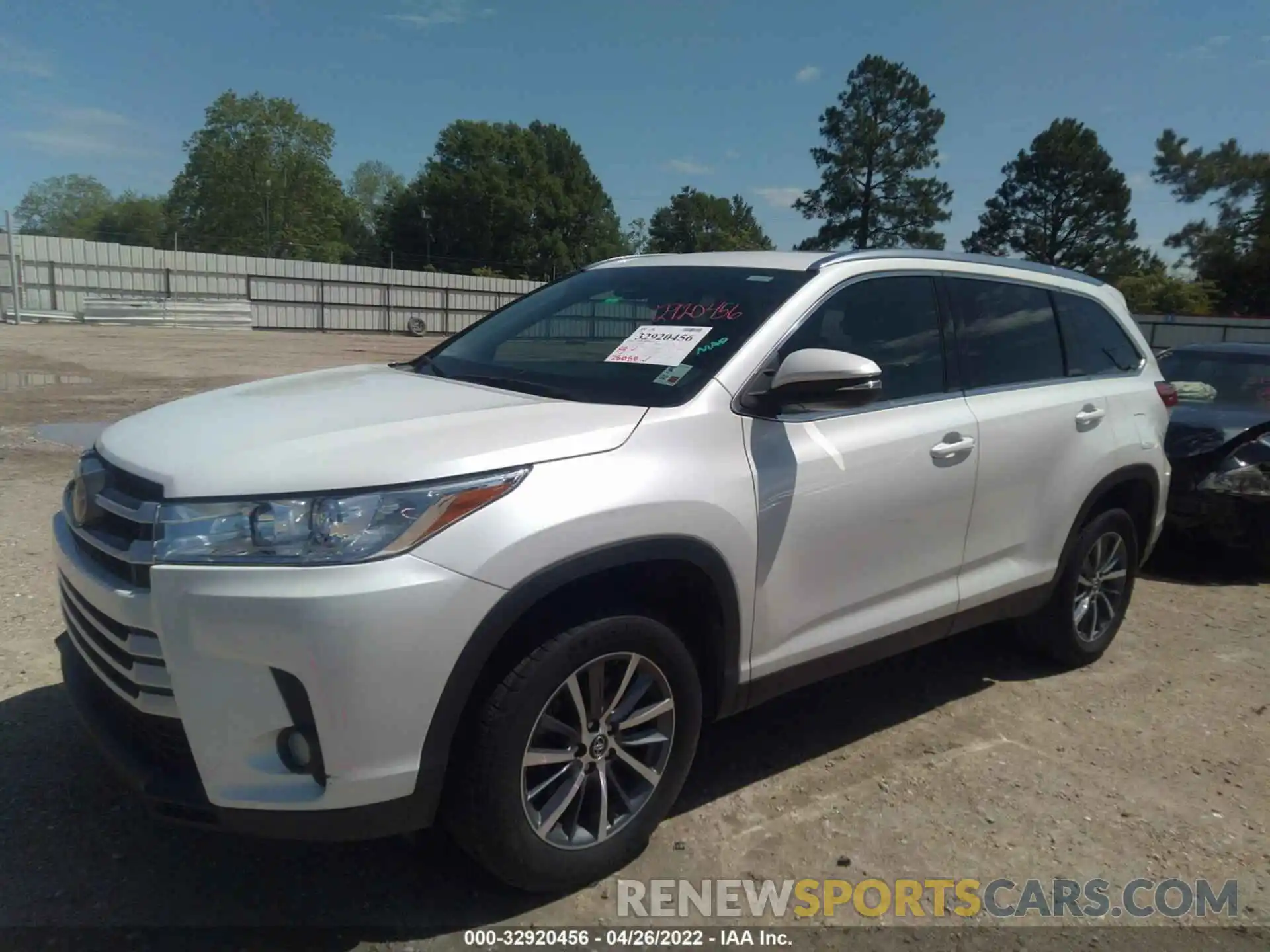 2 Photograph of a damaged car 5TDKZRFH3KS315360 TOYOTA HIGHLANDER 2019