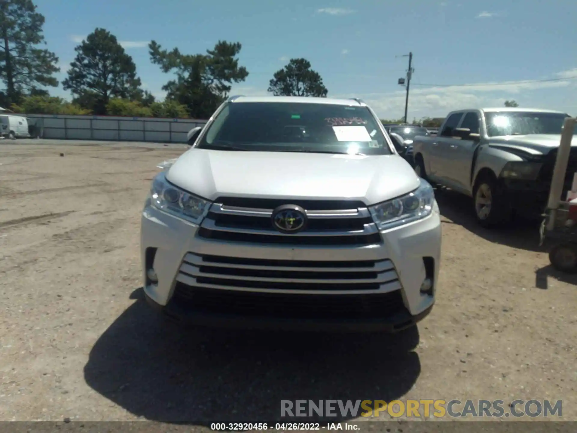 6 Photograph of a damaged car 5TDKZRFH3KS315360 TOYOTA HIGHLANDER 2019