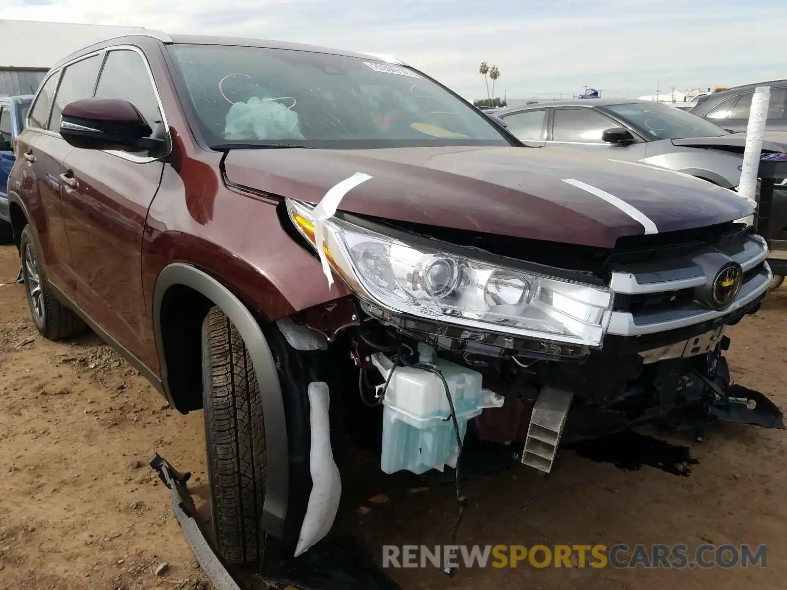 1 Photograph of a damaged car 5TDKZRFH3KS322339 TOYOTA HIGHLANDER 2019