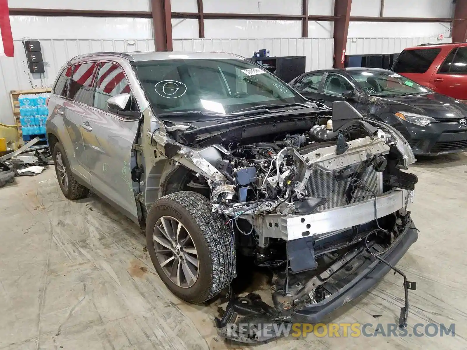 1 Photograph of a damaged car 5TDKZRFH3KS324172 TOYOTA HIGHLANDER 2019