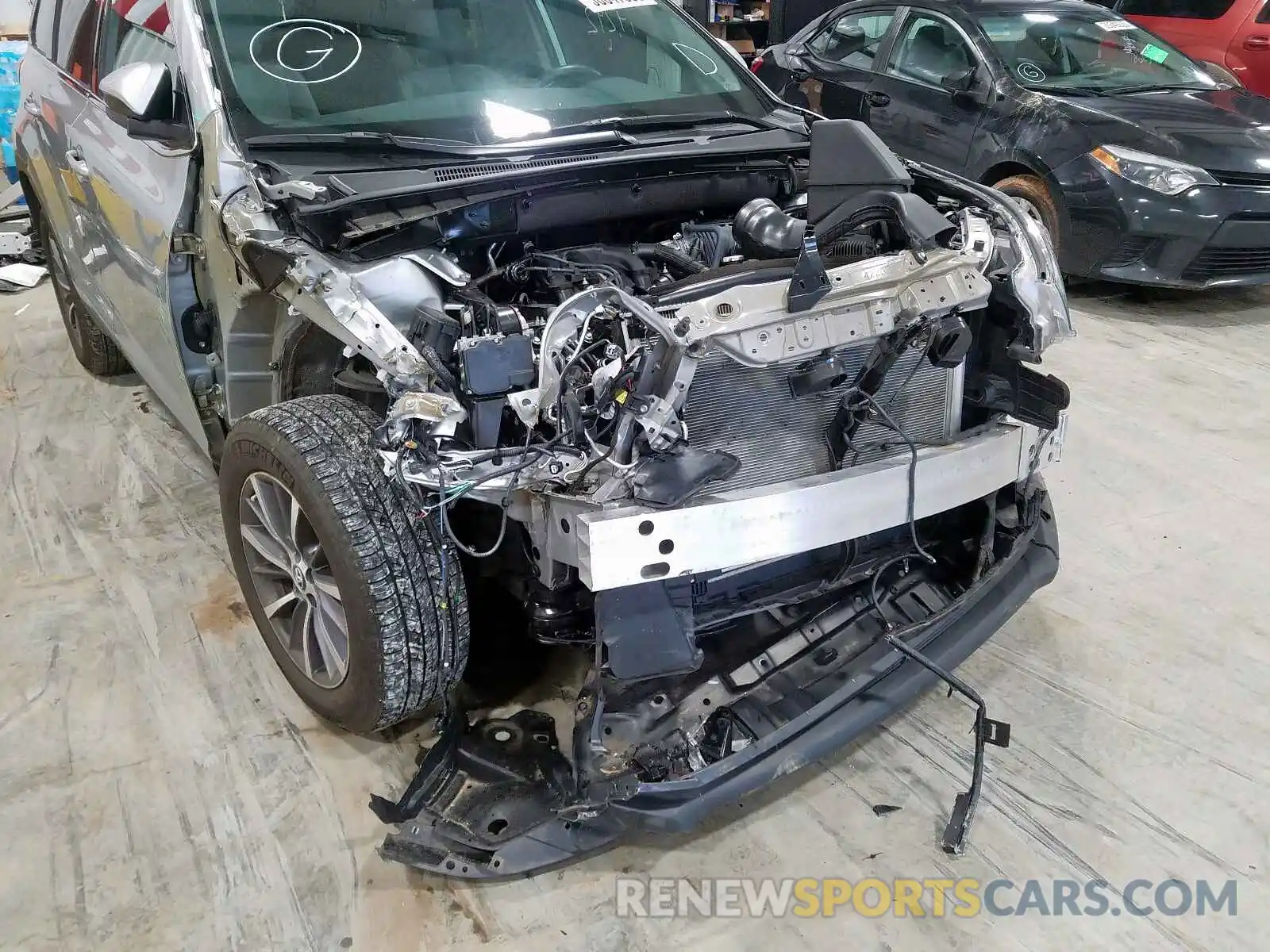 9 Photograph of a damaged car 5TDKZRFH3KS324172 TOYOTA HIGHLANDER 2019