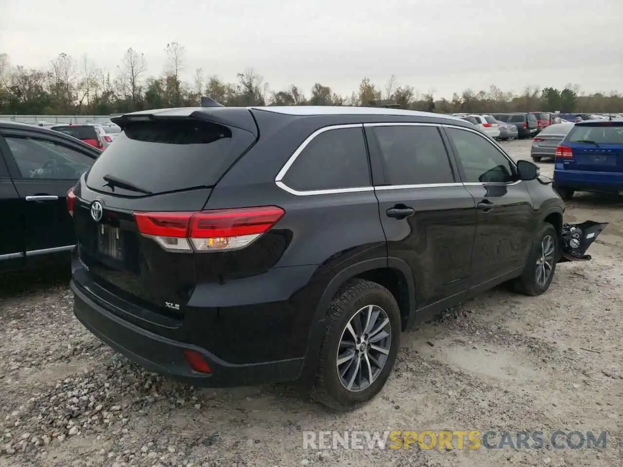 4 Photograph of a damaged car 5TDKZRFH3KS347760 TOYOTA HIGHLANDER 2019