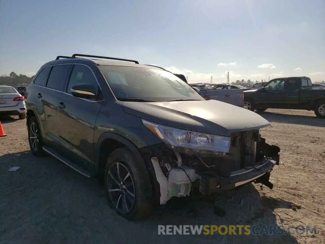 1 Photograph of a damaged car 5TDKZRFH3KS350481 TOYOTA HIGHLANDER 2019