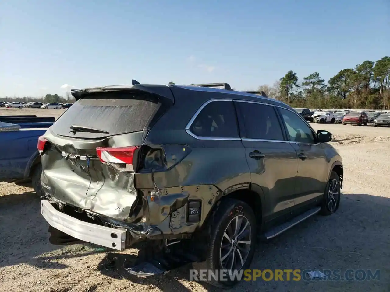 4 Photograph of a damaged car 5TDKZRFH3KS350481 TOYOTA HIGHLANDER 2019