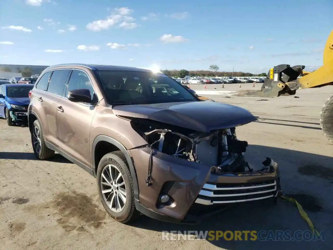 1 Photograph of a damaged car 5TDKZRFH3KS353414 TOYOTA HIGHLANDER 2019