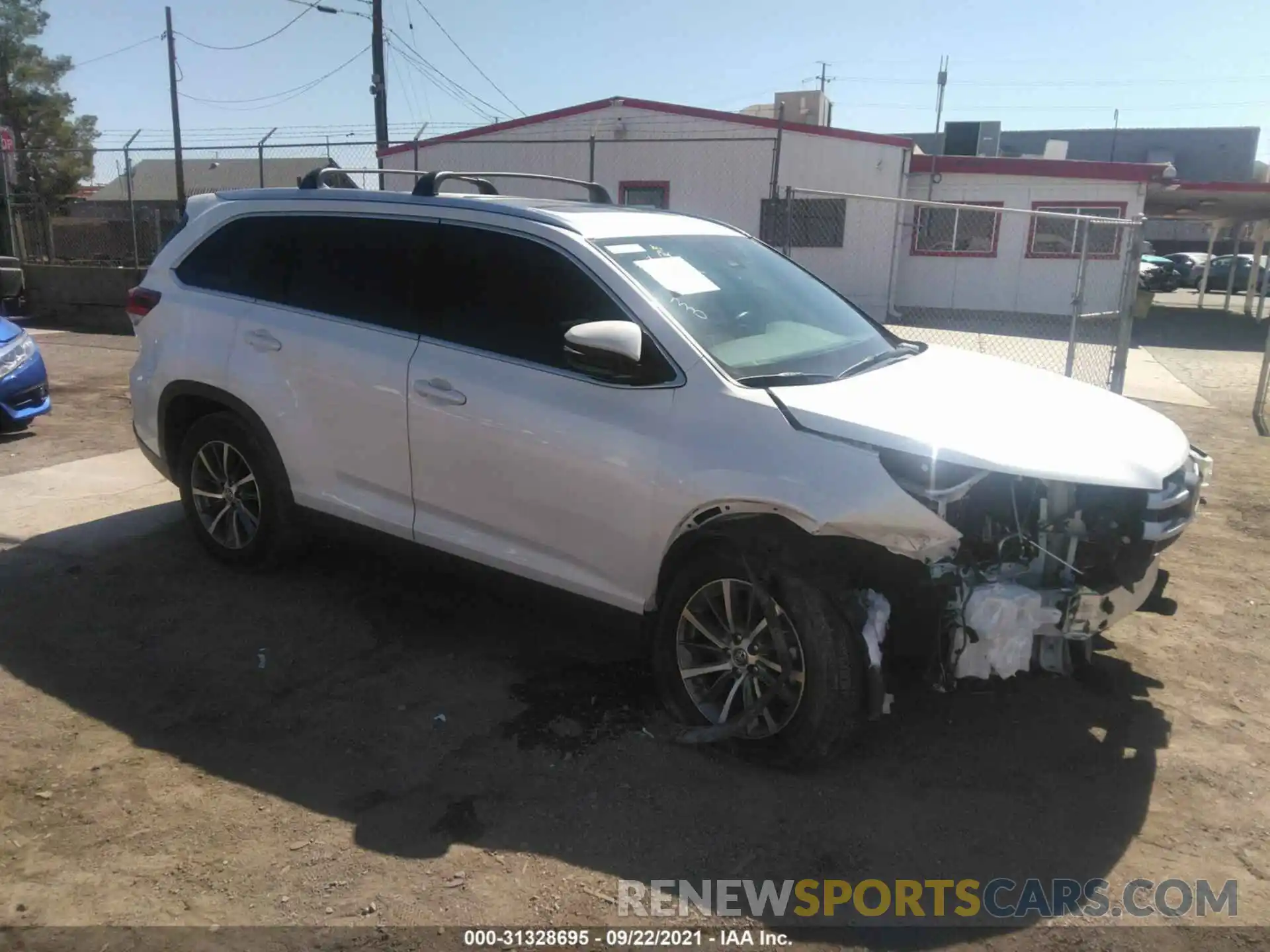 1 Photograph of a damaged car 5TDKZRFH3KS359004 TOYOTA HIGHLANDER 2019