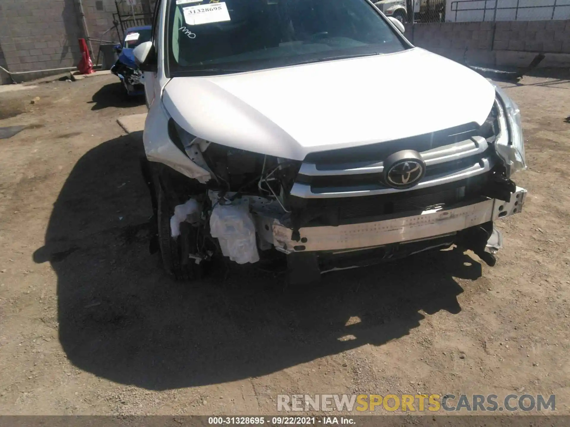 6 Photograph of a damaged car 5TDKZRFH3KS359004 TOYOTA HIGHLANDER 2019