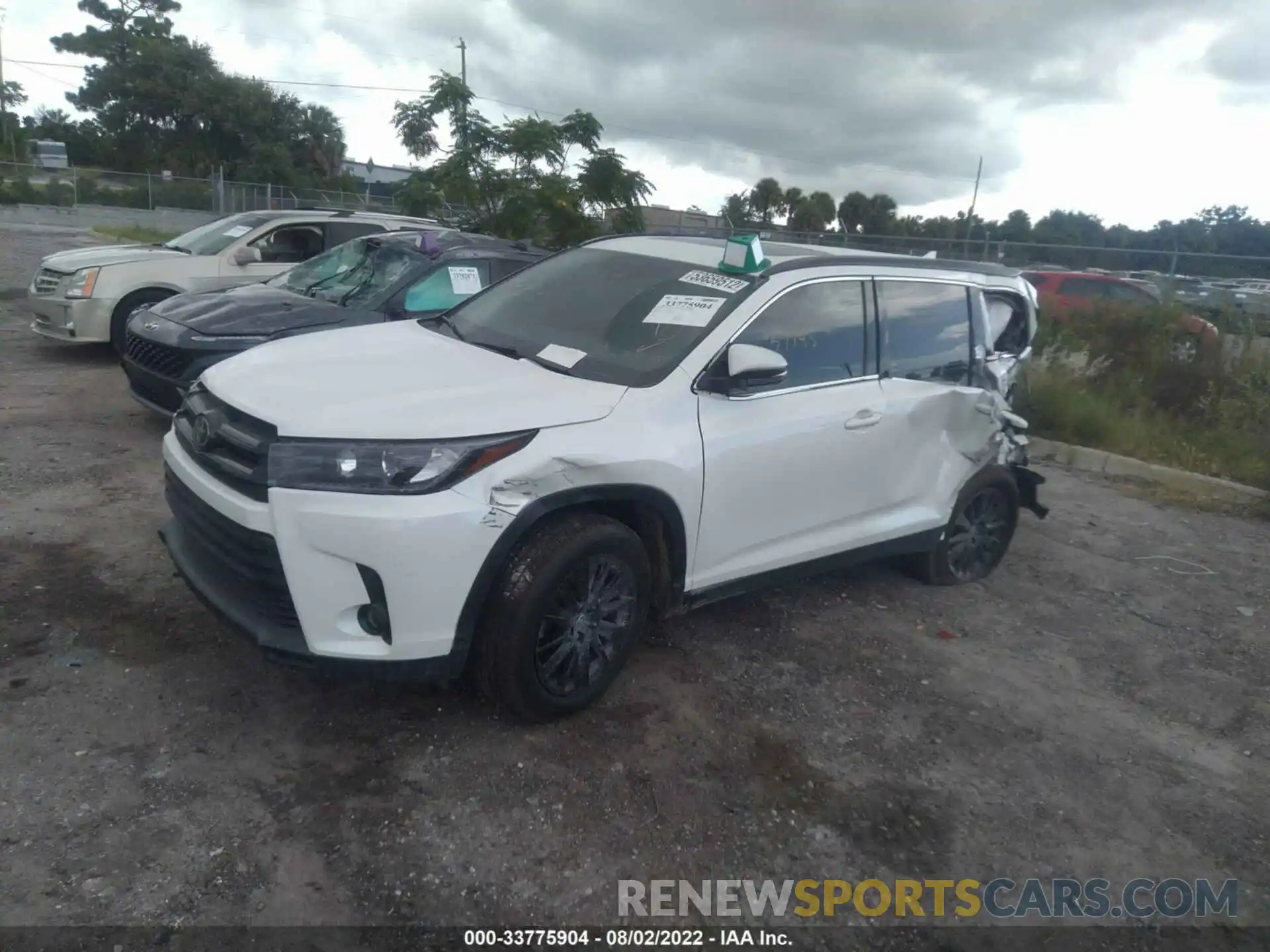 2 Photograph of a damaged car 5TDKZRFH3KS367667 TOYOTA HIGHLANDER 2019