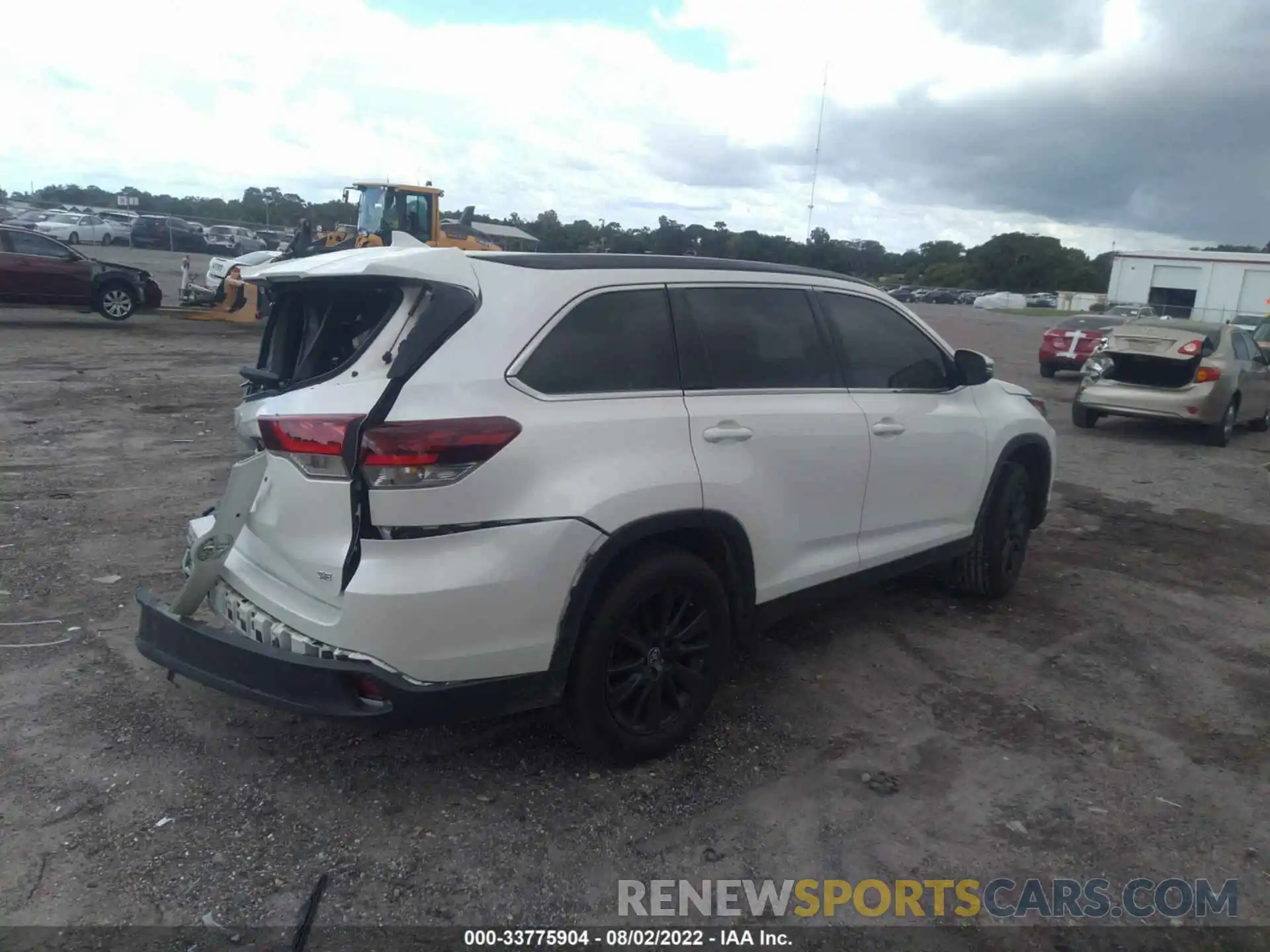 4 Photograph of a damaged car 5TDKZRFH3KS367667 TOYOTA HIGHLANDER 2019