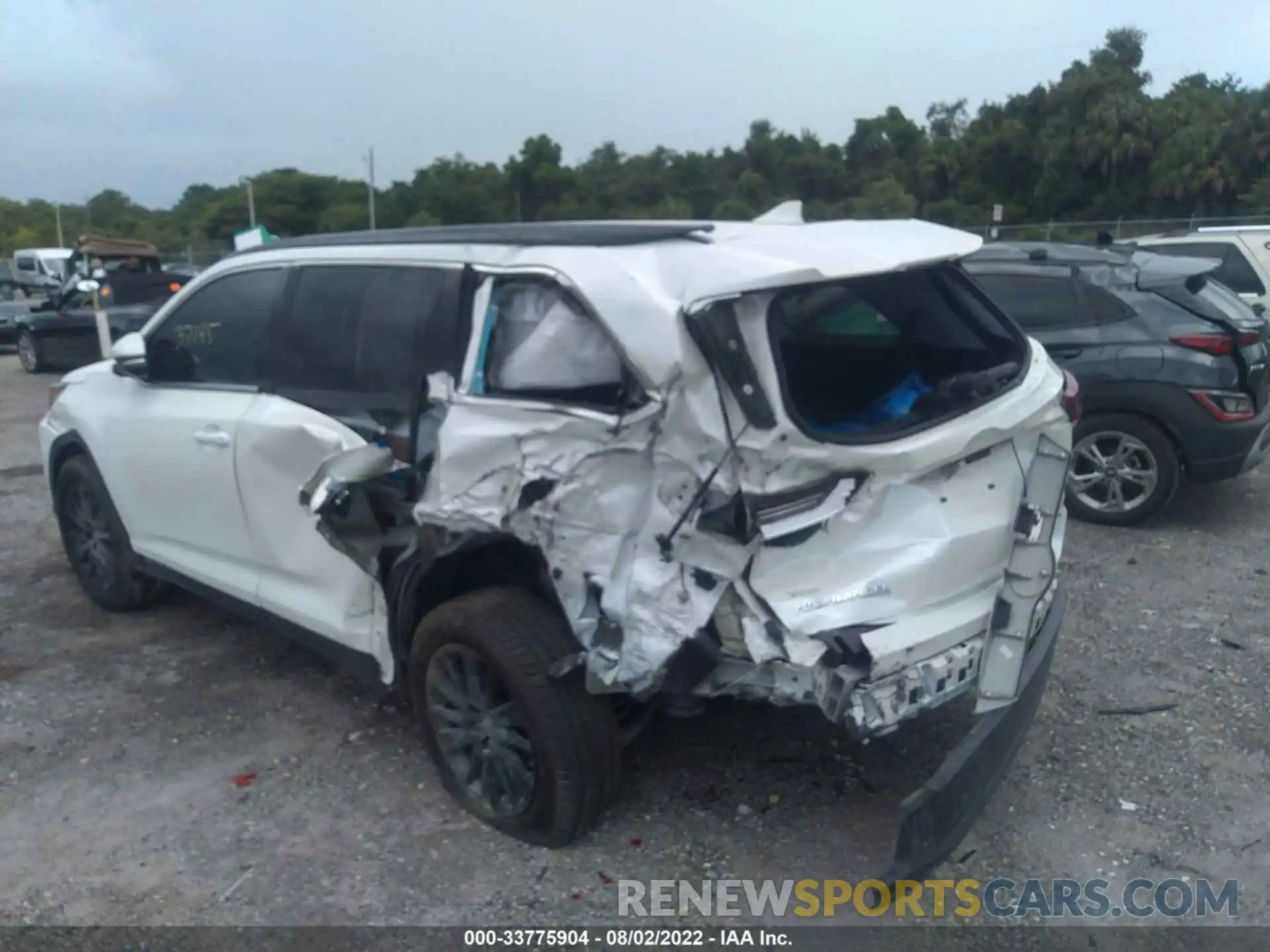 6 Photograph of a damaged car 5TDKZRFH3KS367667 TOYOTA HIGHLANDER 2019