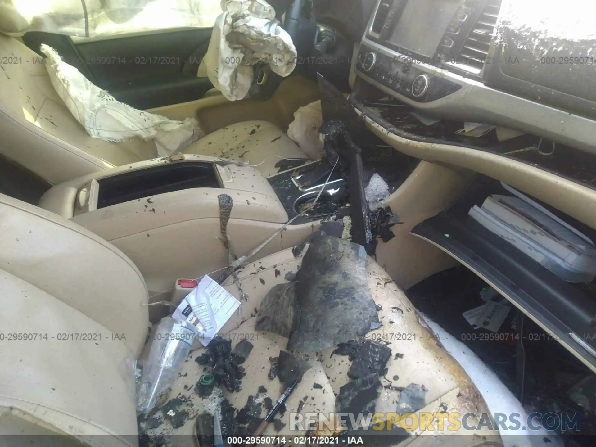 5 Photograph of a damaged car 5TDKZRFH3KS368172 TOYOTA HIGHLANDER 2019