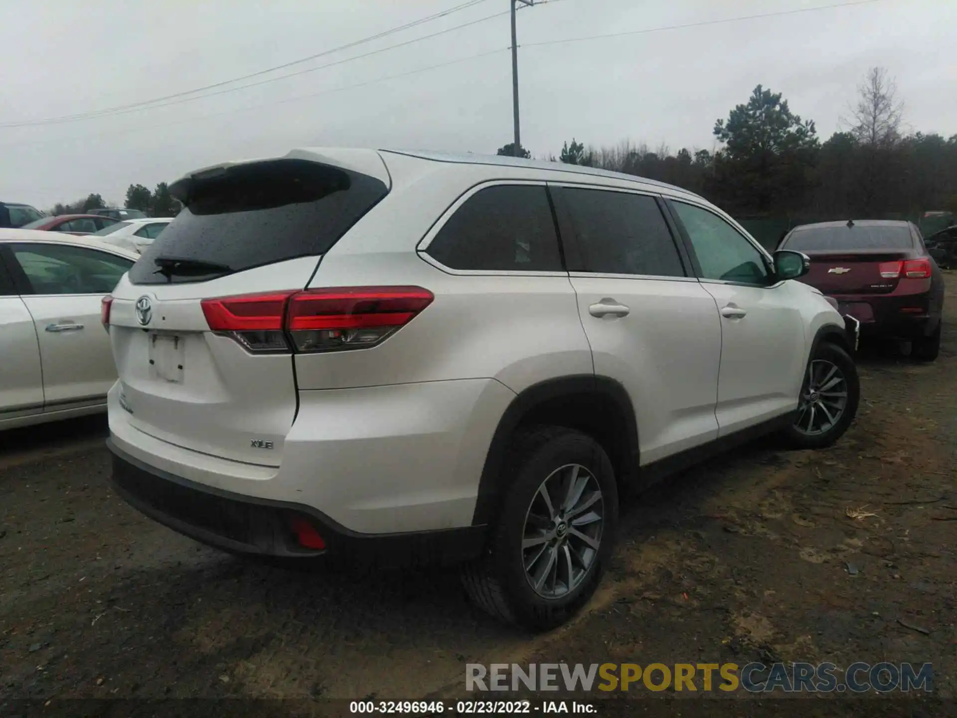 4 Photograph of a damaged car 5TDKZRFH3KS556030 TOYOTA HIGHLANDER 2019