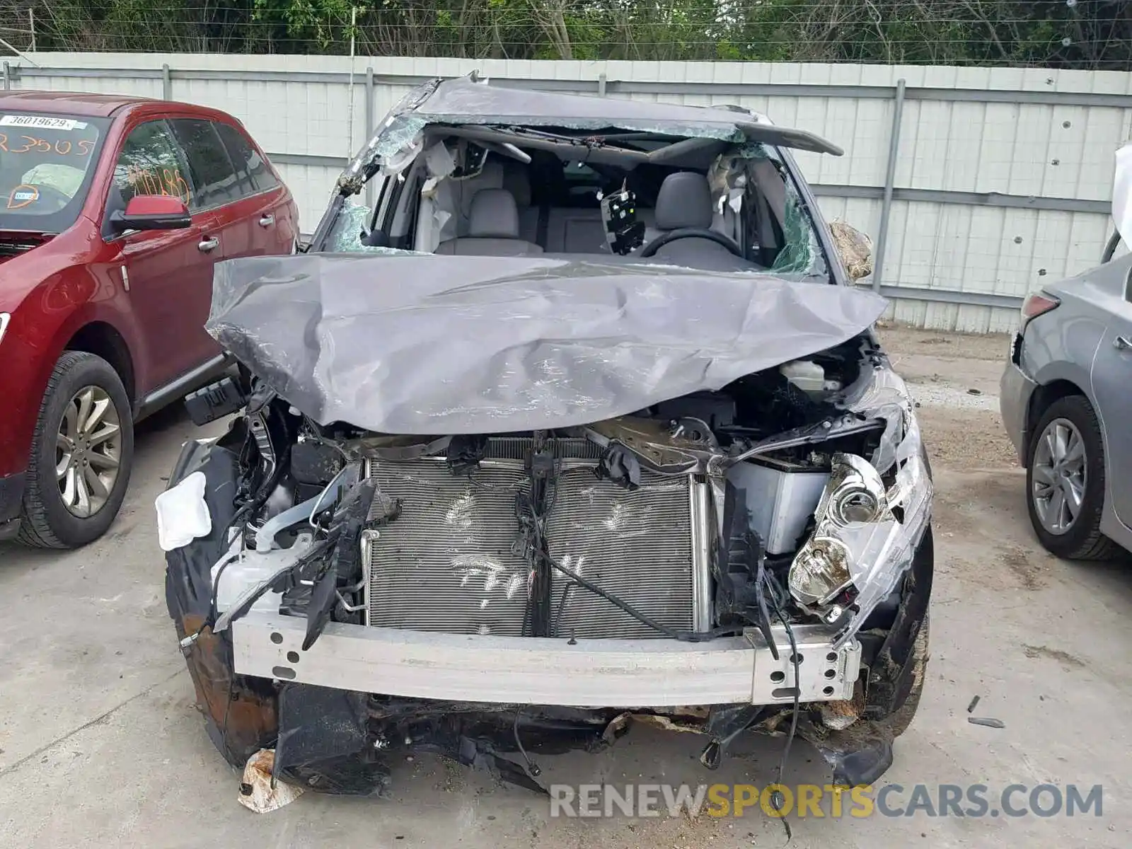 9 Photograph of a damaged car 5TDKZRFH3KS556707 TOYOTA HIGHLANDER 2019