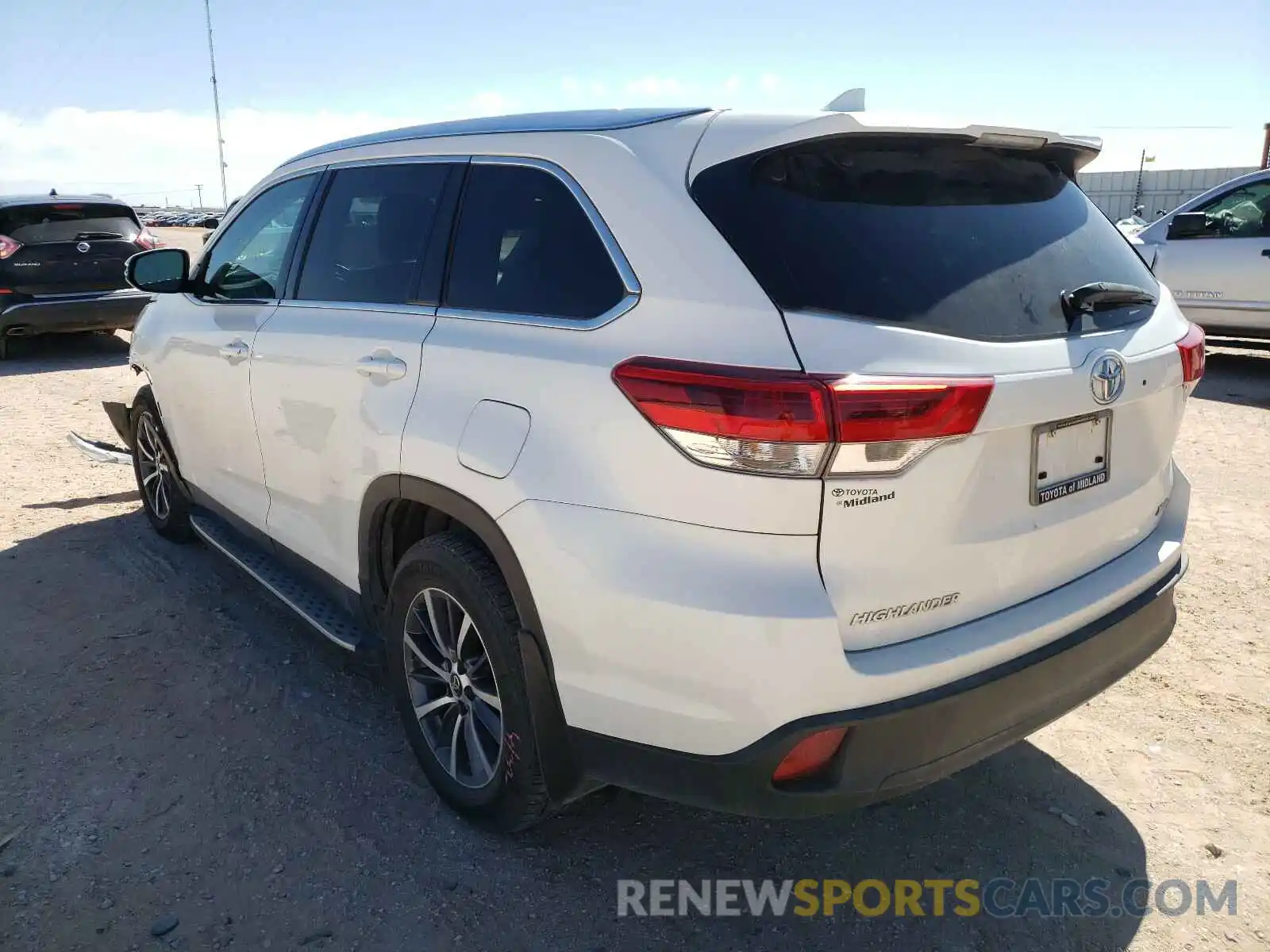 3 Photograph of a damaged car 5TDKZRFH3KS557372 TOYOTA HIGHLANDER 2019