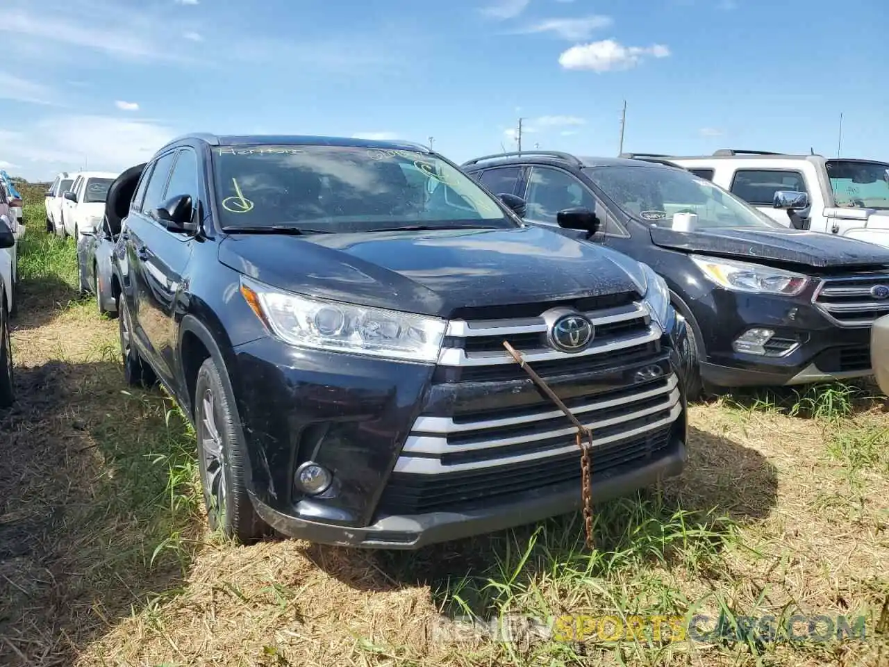 1 Фотография поврежденного автомобиля 5TDKZRFH3KS558635 TOYOTA HIGHLANDER 2019