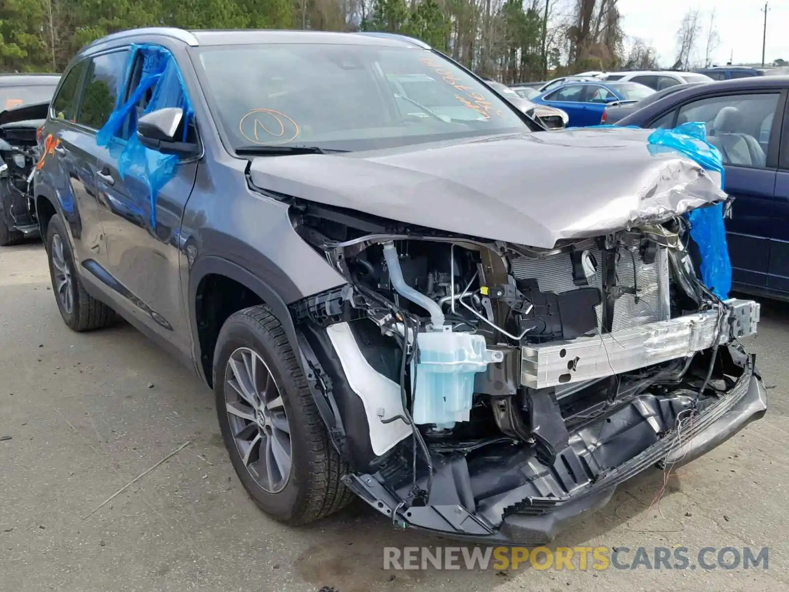 1 Photograph of a damaged car 5TDKZRFH3KS559378 TOYOTA HIGHLANDER 2019