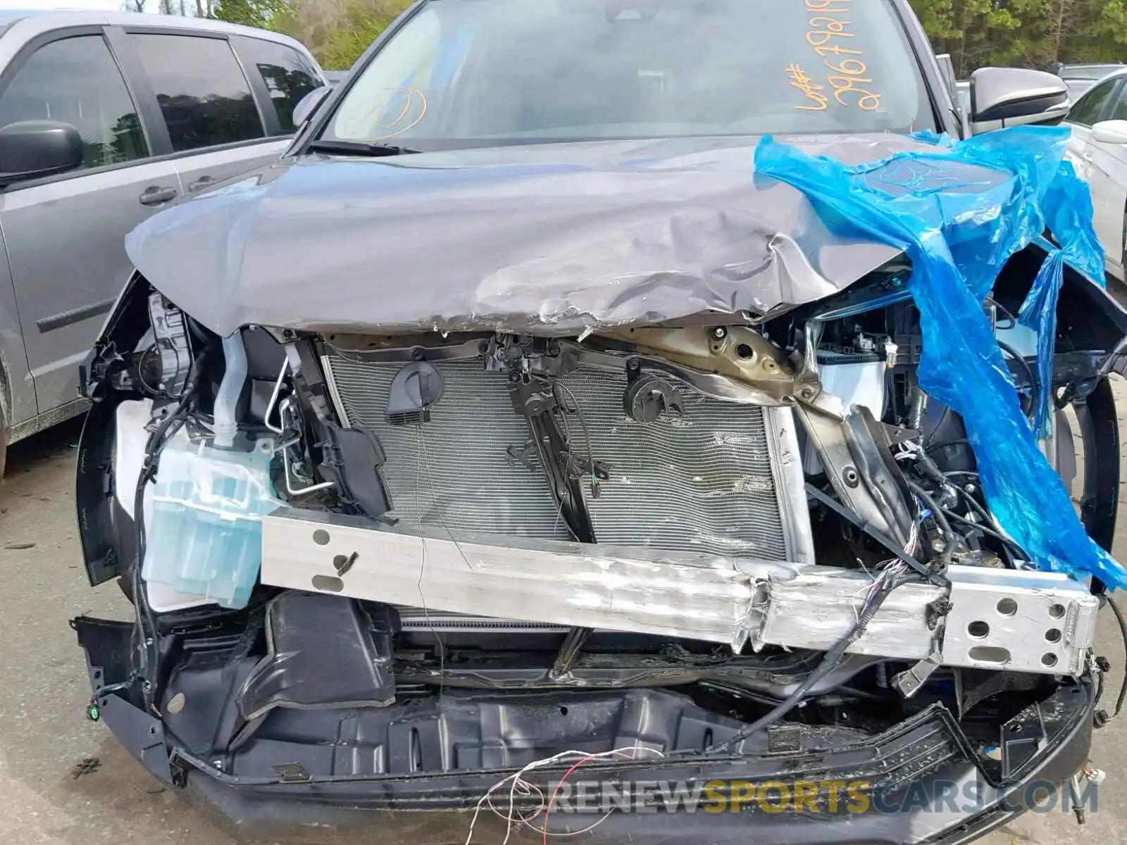 9 Photograph of a damaged car 5TDKZRFH3KS559378 TOYOTA HIGHLANDER 2019
